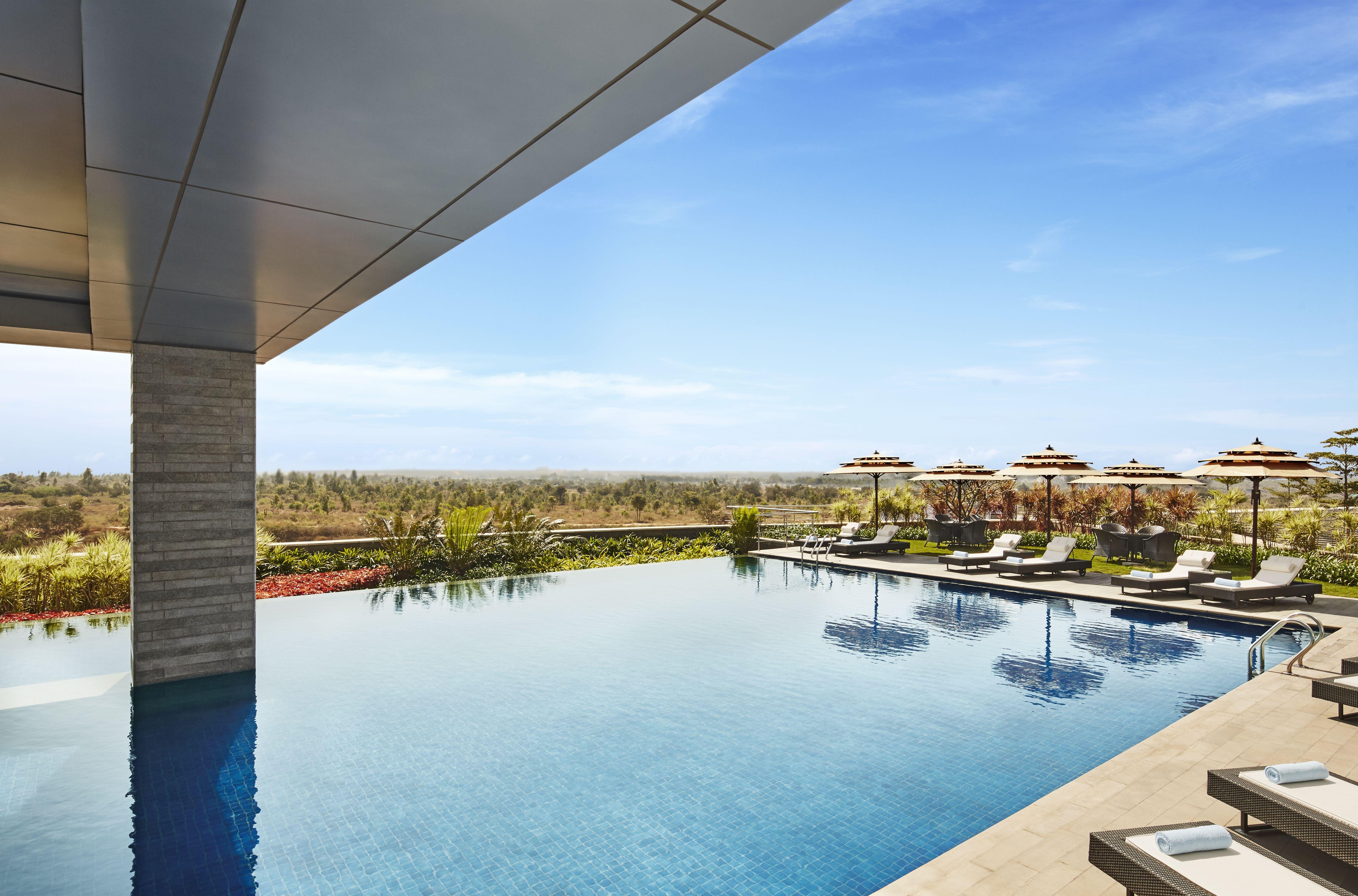 فندق تاج بانجالور دافانهالي المظهر الخارجي الصورة The pool at the Westin Hyderabad