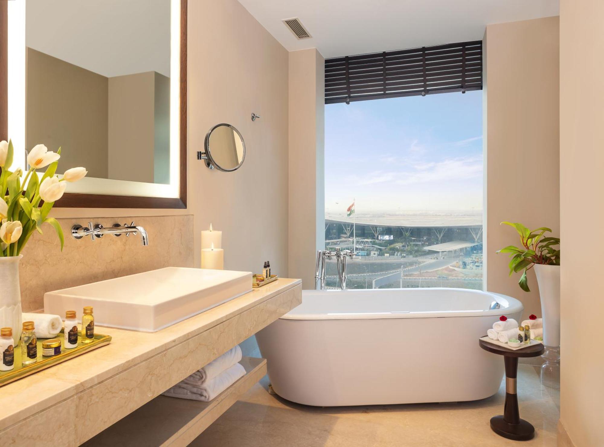فندق تاج بانجالور دافانهالي المظهر الخارجي الصورة A bathroom in a hotel