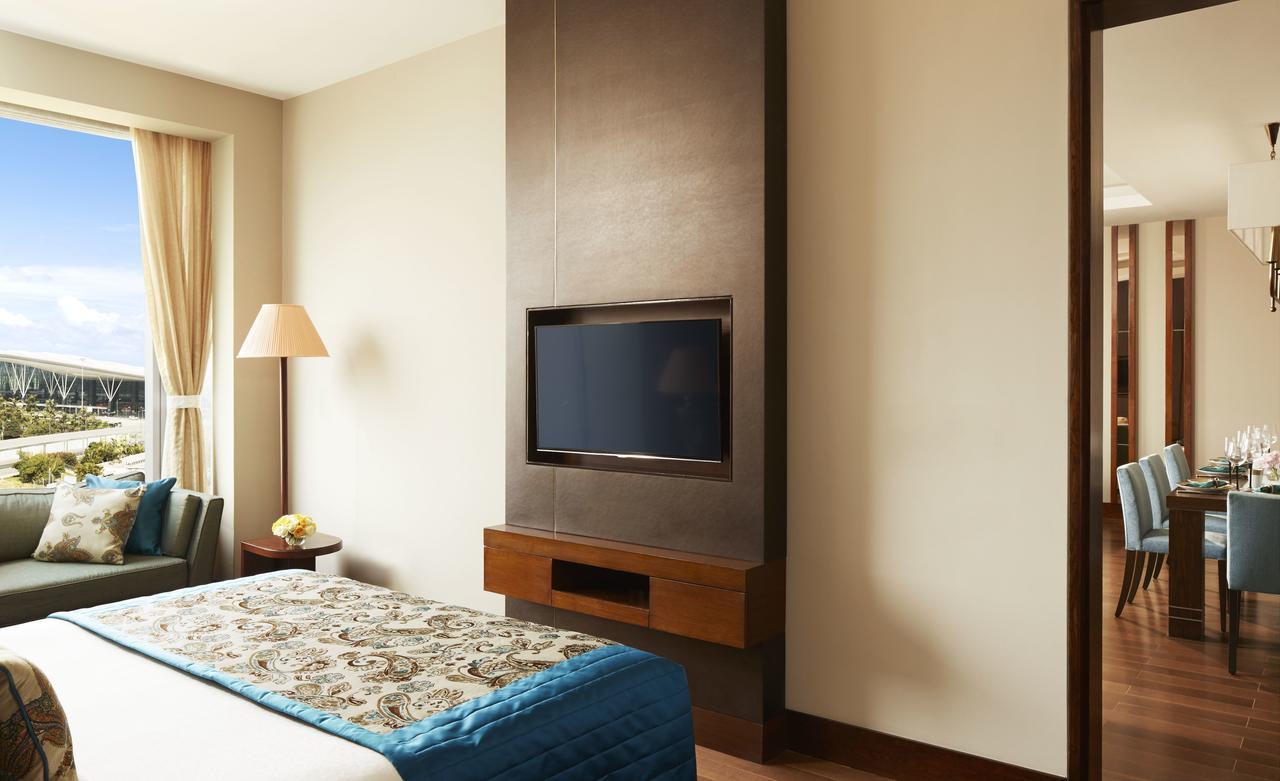 فندق تاج بانجالور دافانهالي المظهر الخارجي الصورة A television set in a hotel room
