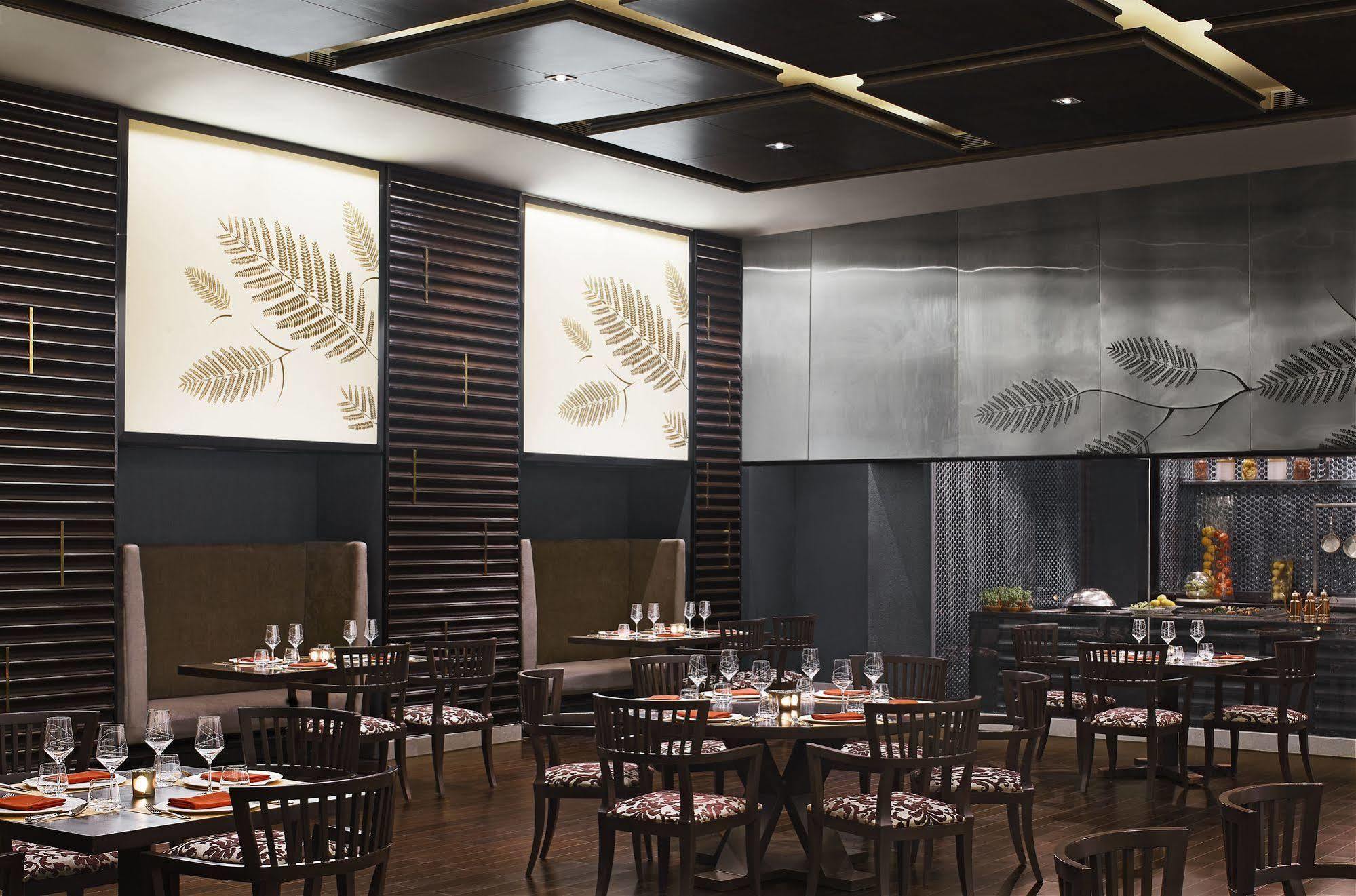 فندق تاج بانجالور دافانهالي المظهر الخارجي الصورة Interior of a PF Chang's